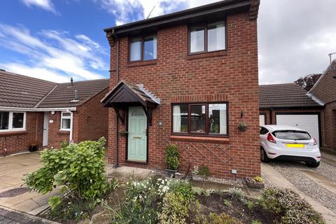 3 bedroom detached house to rent, Lidgett Court, Garforth