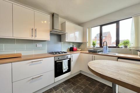 3 bedroom detached house to rent, Lidgett Court, Garforth