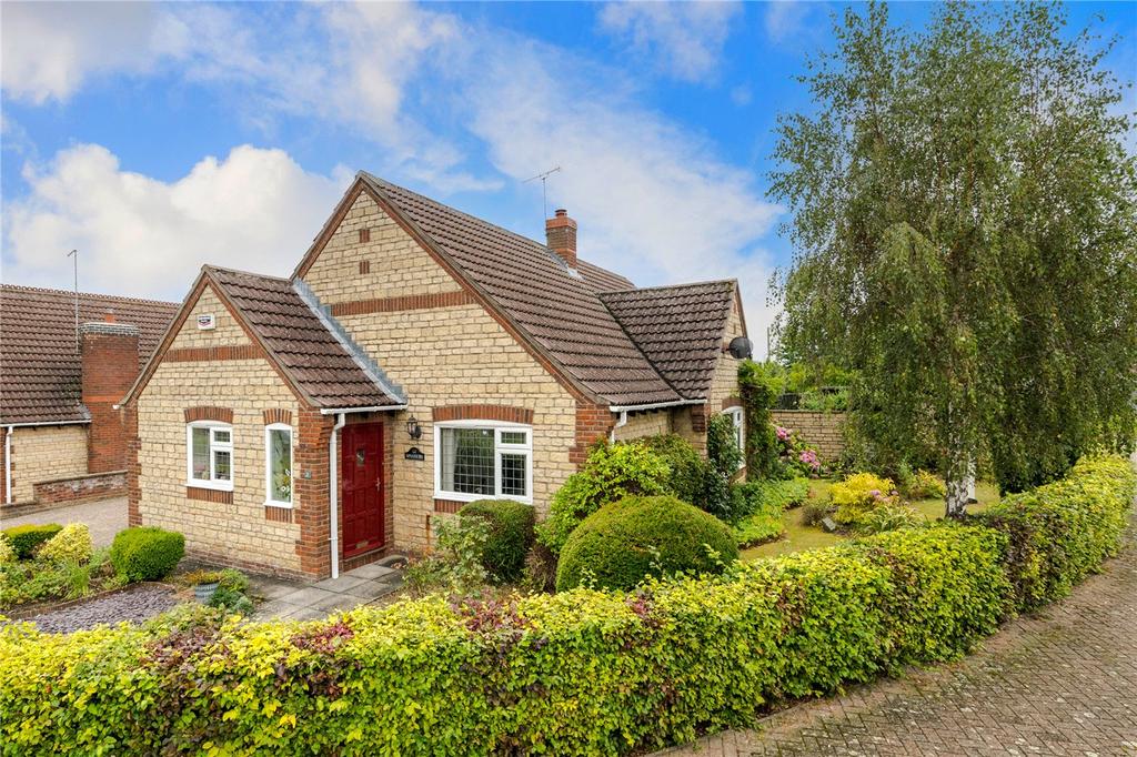 Henson Drive, Navenby, Lincoln, LN5 3 bed bungalow £365,000