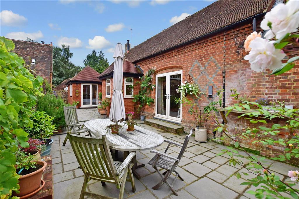 Willesborough Road, Kennington, Ashford, Kent 3 bed barn conversion £