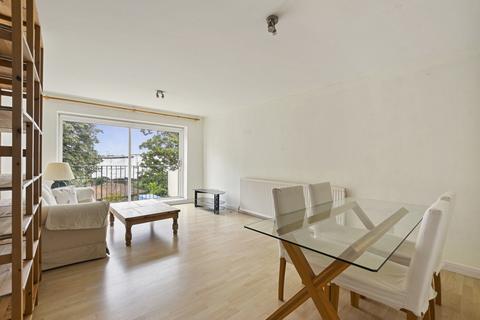 2 bedroom apartment to rent, The Chesnuts, Great North Road, East Finchley, N2