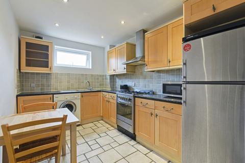 2 bedroom apartment to rent, The Chesnuts, Great North Road, East Finchley, N2
