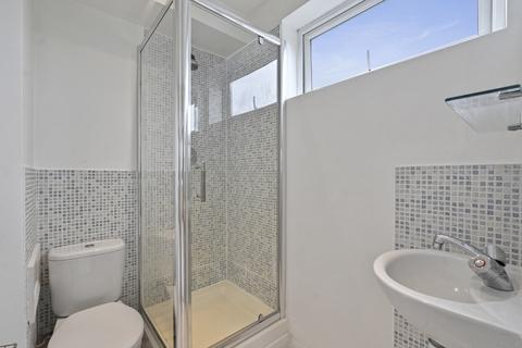2 bedroom apartment to rent, The Chesnuts, Great North Road, East Finchley, N2