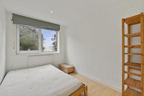 2 bedroom apartment to rent, The Chesnuts, Great North Road, East Finchley, N2