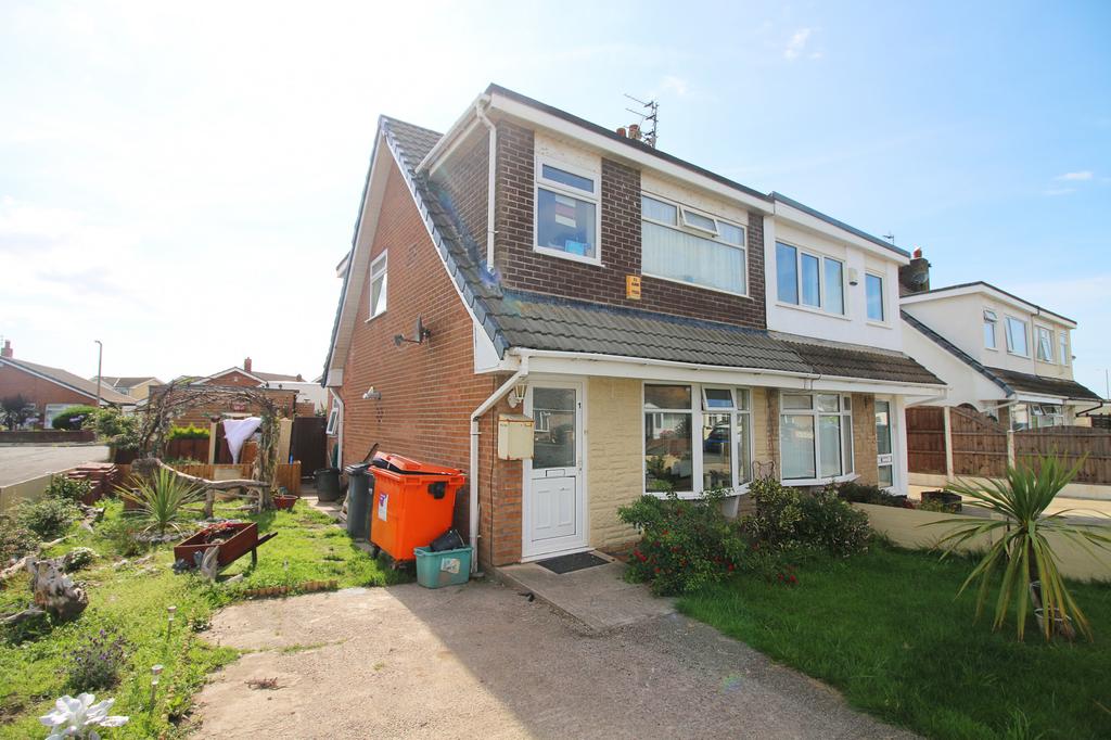 Marine Parade Fleetwood Fy7 3 Bed Semi Detached House £137 500