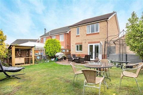 8 Briar Grove, Harworth, Doncaster, DN11 8SE