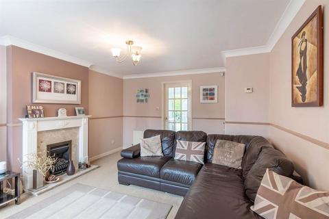 8 Briar Grove, Harworth, Doncaster, DN11 8SE