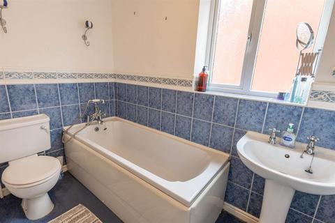 8 Briar Grove, Harworth, Doncaster, DN11 8SE