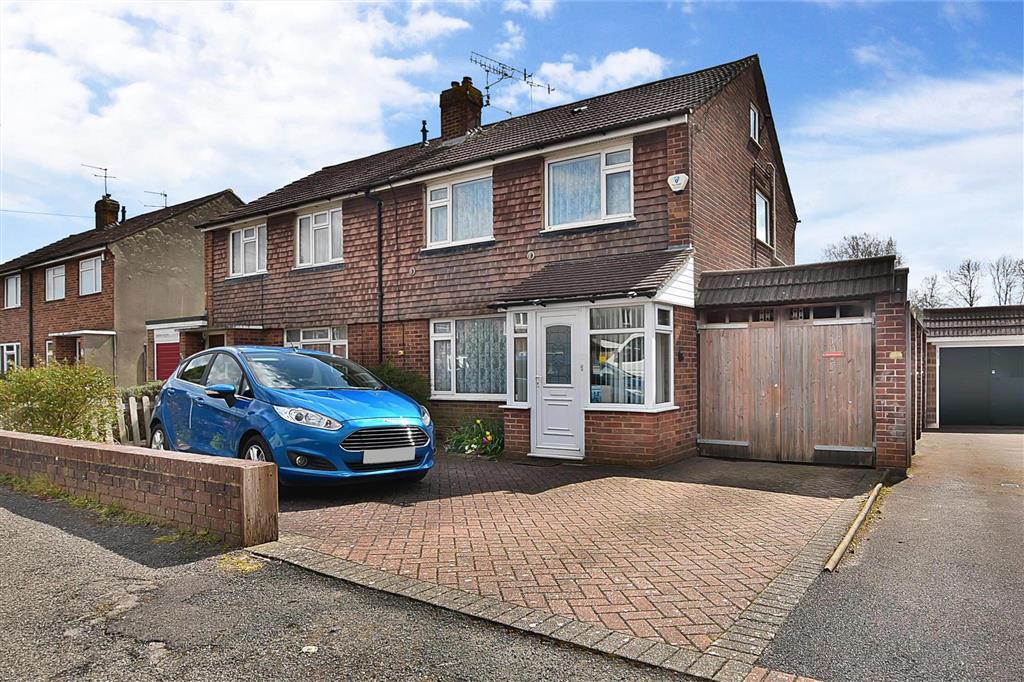 Cheyne Walk, Horley, Surrey 3 bed semidetached house £415,000