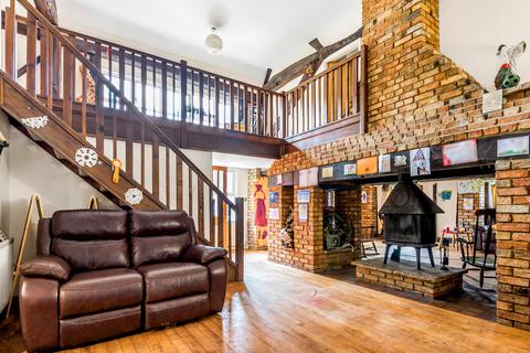 6 bedroom barn conversion for sale, Manor Farm Court CB24