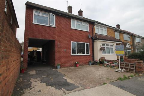 19 Morris Road, Romford, RM3 7EP