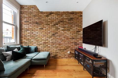Flat 2, 3 Willcott Road, London, W3 9QX