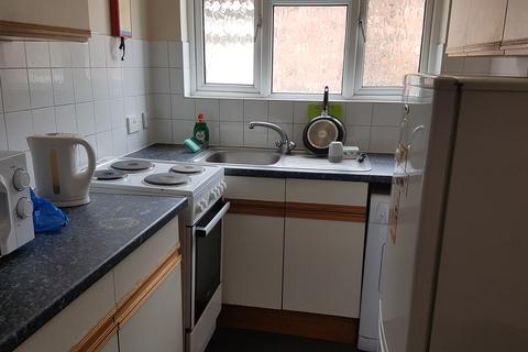 4 bedroom flat to rent, Leicester LE2