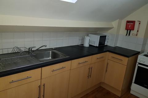 3 bedroom flat to rent, Leicester LE2
