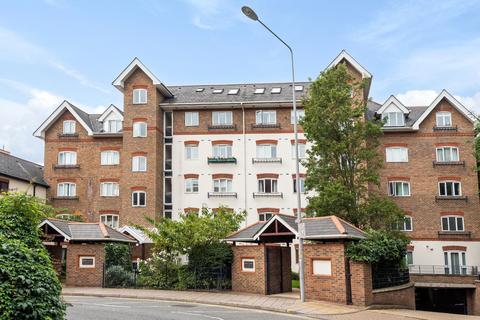Flat 6, Osiers Court Steadfast Road, Kingston Upon Thames, KT1 1PL