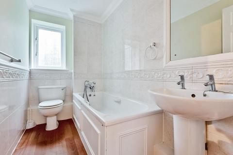Flat 6, Osiers Court Steadfast Road, Kingston Upon Thames, KT1 1PL
