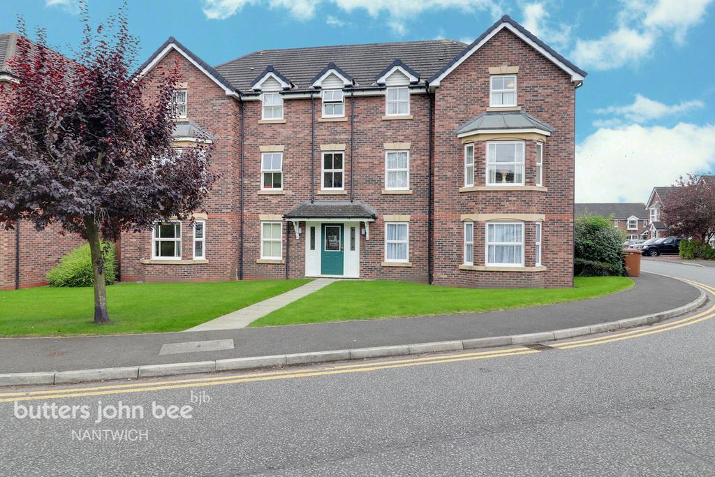 Whitewell Close, Nantwich 2 bed apartment £140,000