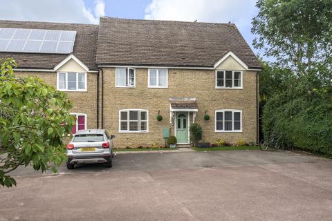 8 Five Trees Close, Tetbury, GL8 8DE