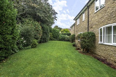 8 Five Trees Close, Tetbury, GL8 8DE