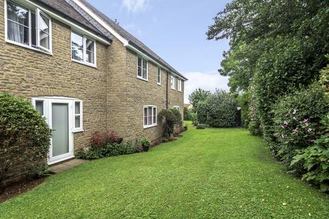 8 Five Trees Close, Tetbury, GL8 8DE