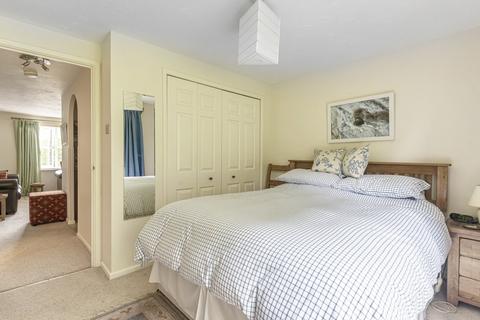 8 Five Trees Close, Tetbury, GL8 8DE