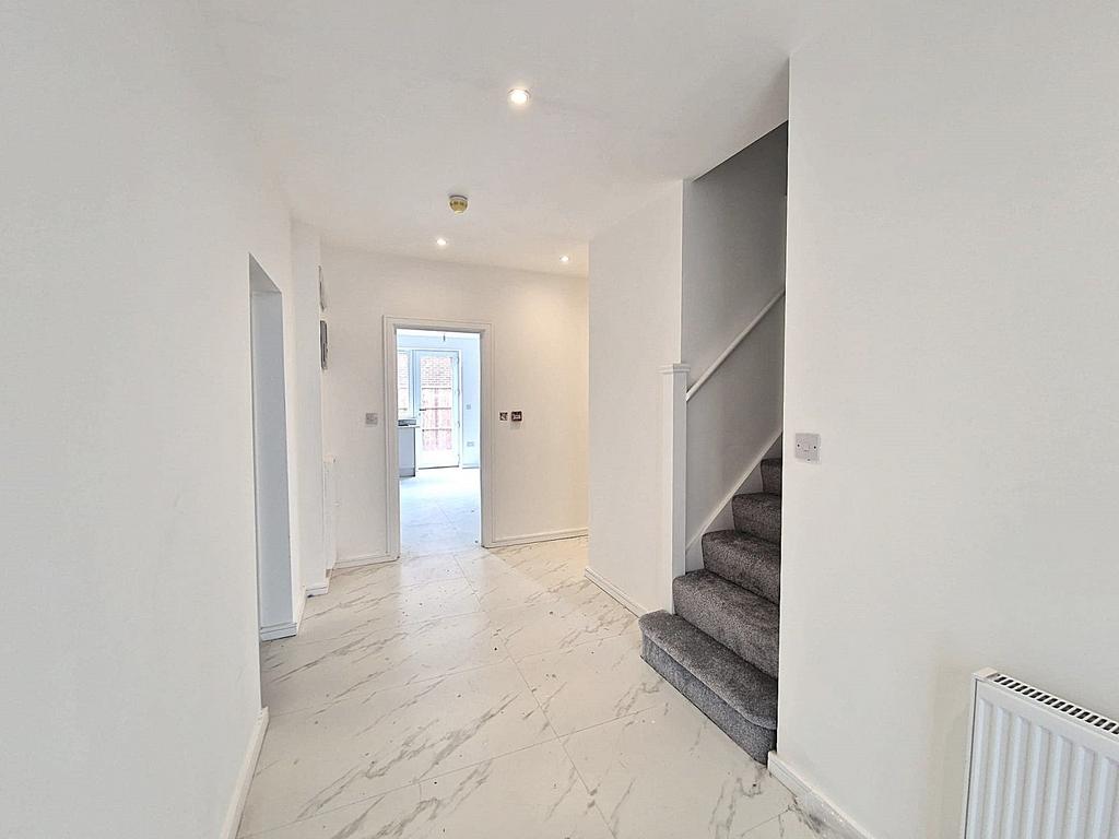 House in Chigwell - View 2