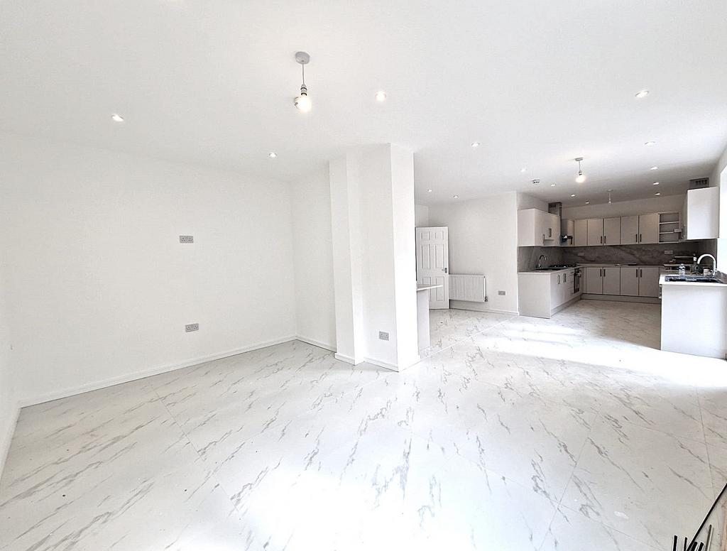 House in Chigwell - View 3