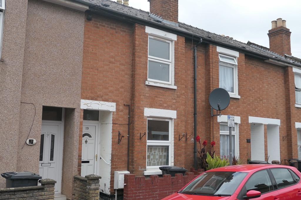 Swan Road, Gloucester, GL1 2 bed terraced house £800 pcm (£185 pw)
