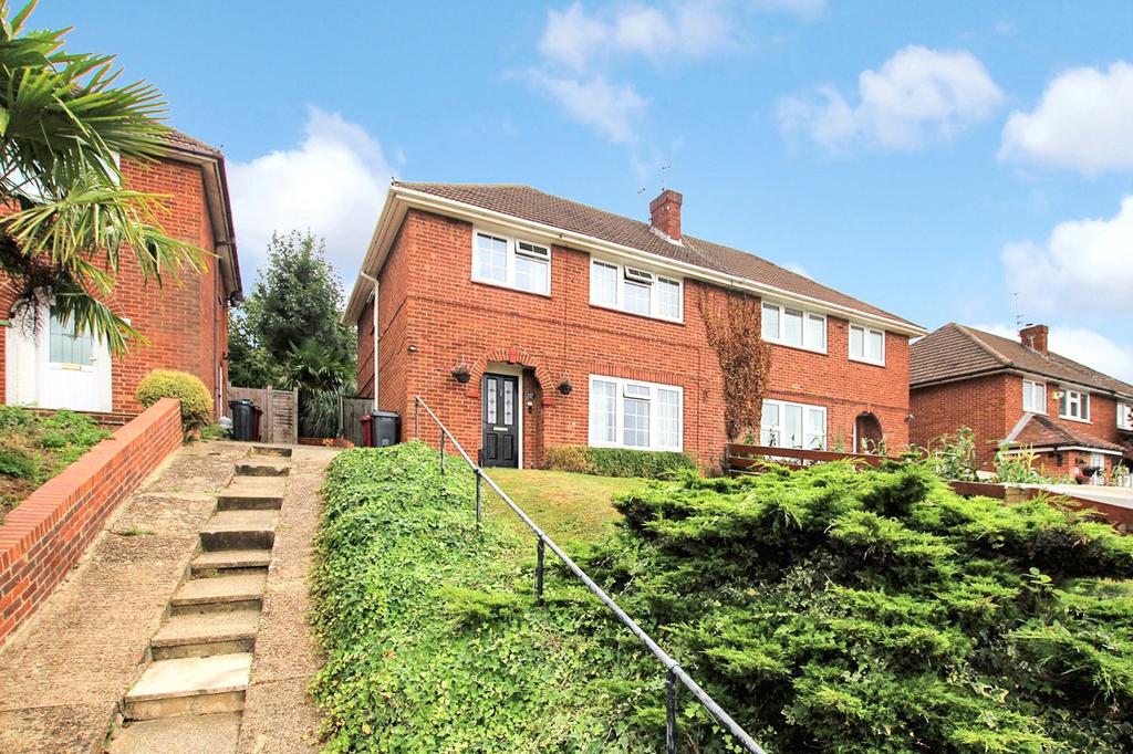 Whitley Wood Road, Reading, RG2 3 bed semidetached house £375,000