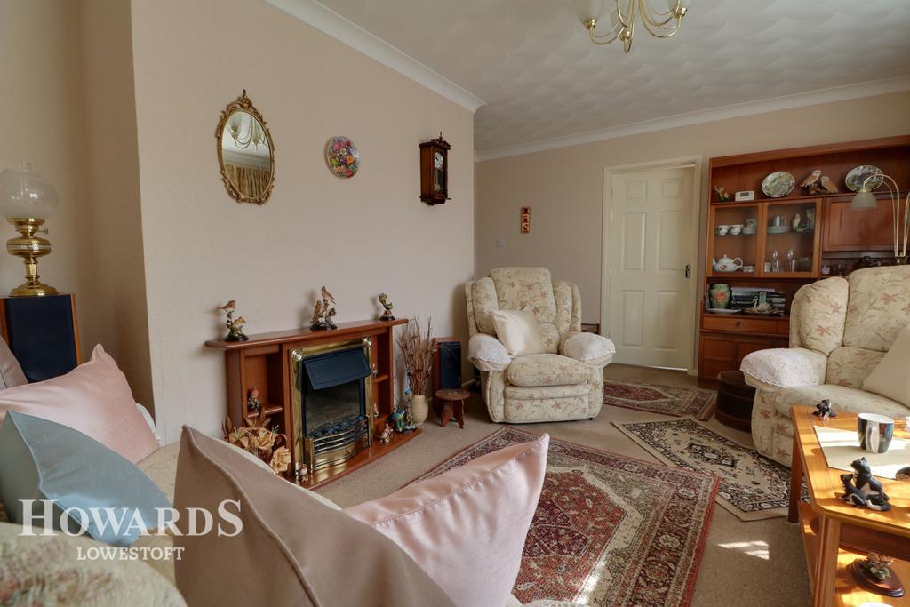 Pinewood Avenue, Lowestoft 2 bed bungalow £210,000