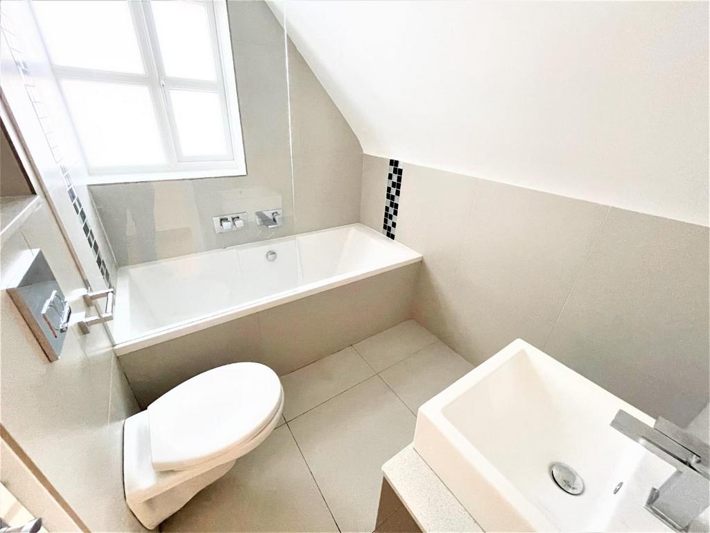 Bathroom 1.jpg