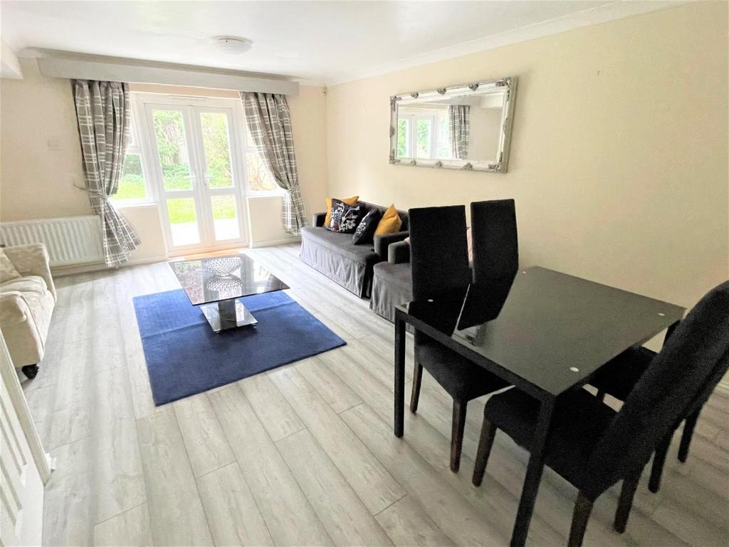 Colenso Drive, Mill Hill, NW7 4 bed semidetached house £3,000 pcm (£
