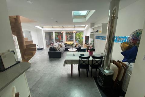 33 Ramillies Road, London, NW7 4LY
