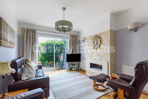 5 Aberdare Gardens, London, NW7 1DS