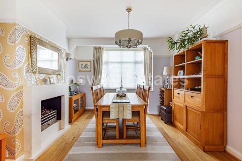5 Aberdare Gardens, London, NW7 1DS