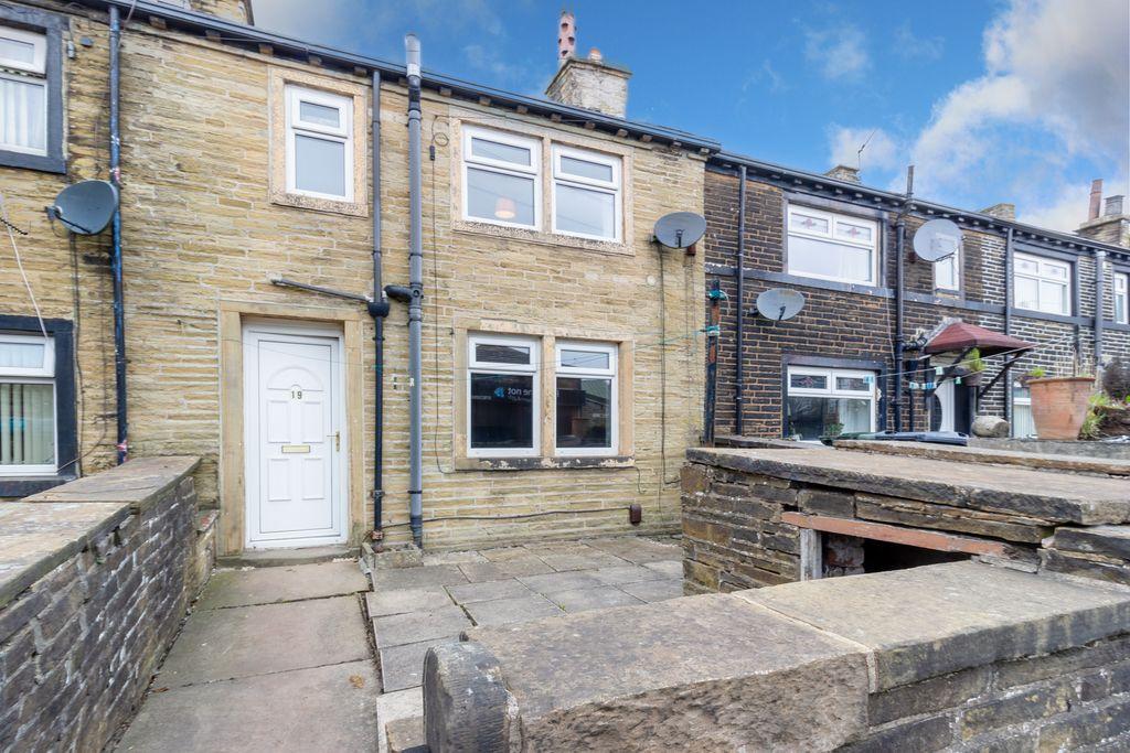 Chapel Street, Queensbury, Bradford BD13 2PY 2 bed terraced house £90,000