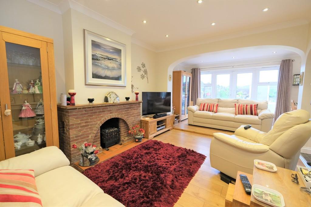 Chalk Pit Avenue, Orpington 3 bed semidetached bungalow £435,000