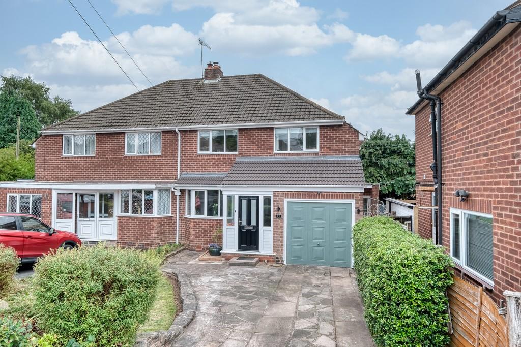 Hazelton Close, Marlbrook, Bromsgrove, B61 0JF 3 bed semidetached