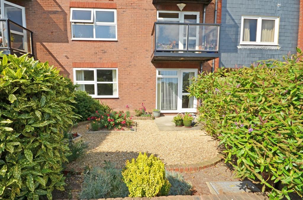Kings Parade, Bognor Regis 1 bed ground floor flat £190,000