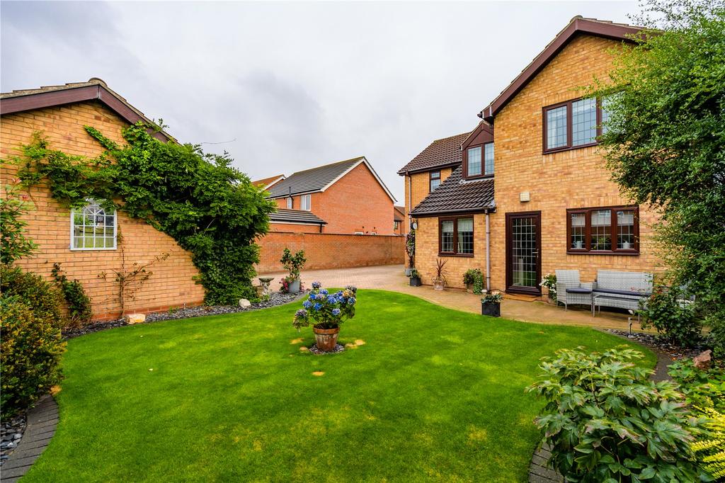 Gloria Way, Grimsby, DN37 4 bed detached house £385,000