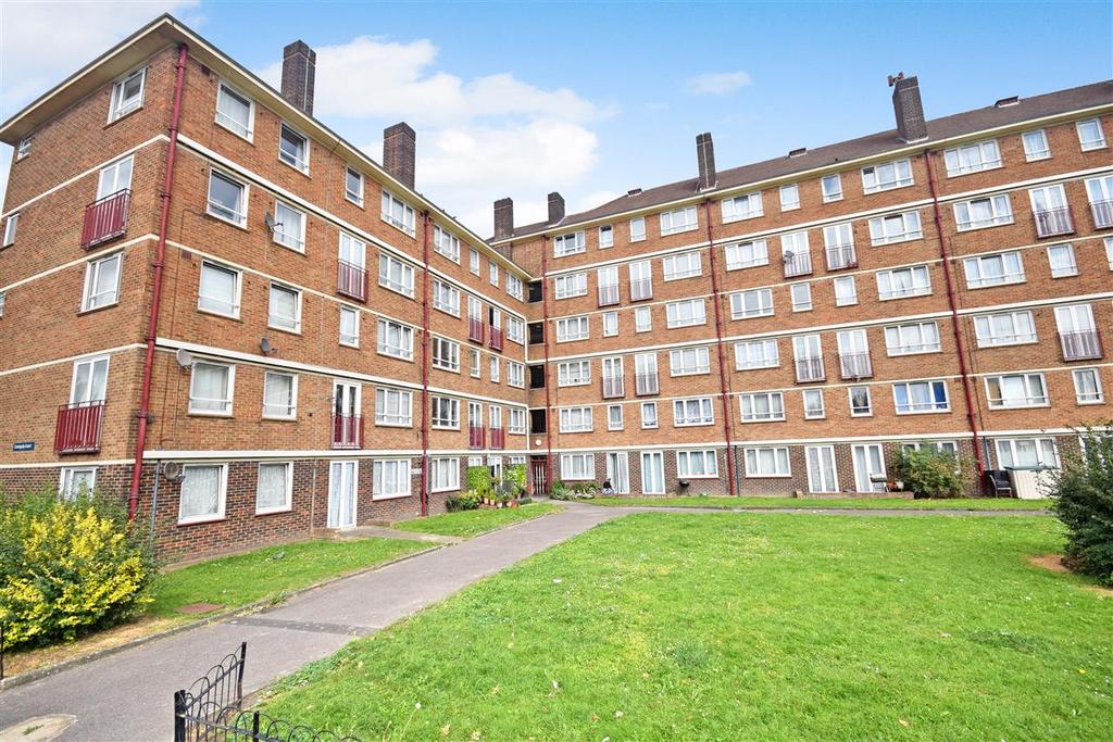 Coningsby Court Armfield Crescent, Mitcham 2 bed apartment £1,300 pcm