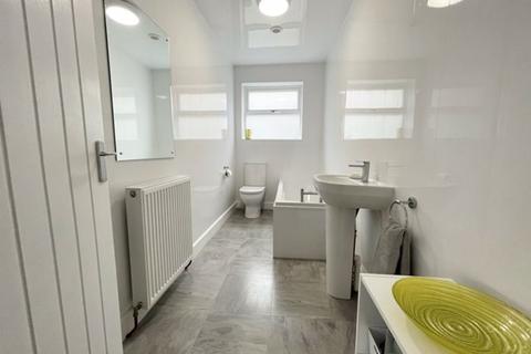 33 Bradley Road, Grimsby, DN33 1QN