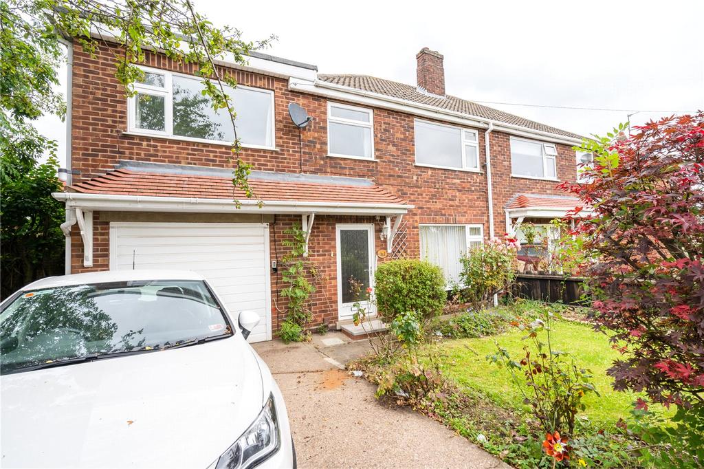 Maple Grove, New Waltham, Grimsby, DN36 4 bed semidetached house £