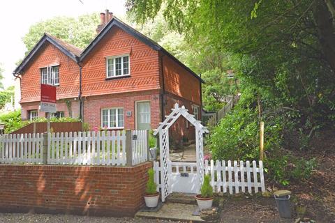 Cosy Cottage Stoney Bottom, Grayshott, Hindhead, GU26 6HN