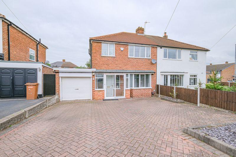 Lowlands Avenue, Streetly, Sutton Coldfield, B74 3RF 3 bed semi