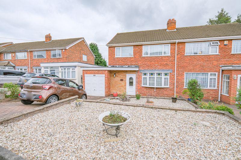 Bankside Crescent, Streetly, Sutton Coldfield, B74 2JA 3 bed semidetached house £275,000