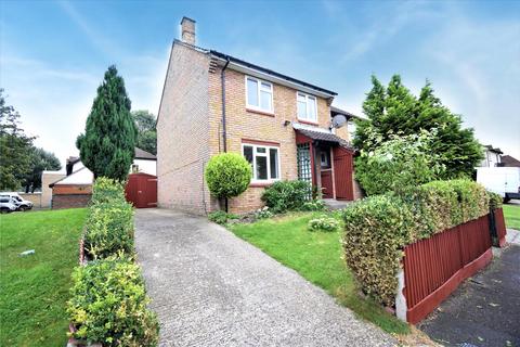 3 bedroom end of terrace house to rent, Water Lane, Farnborough, Hampshire, GU14