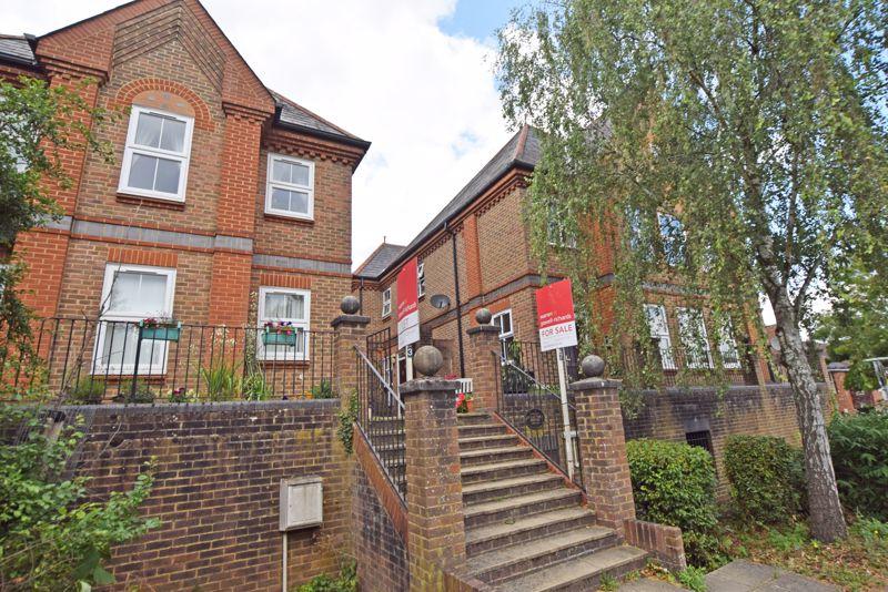 Alton town centre 2 bed apartment £219,950