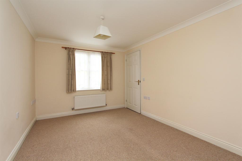 Blackberry Way, Midsomer Norton 2 bed terraced house £895 pcm (£207 pw)