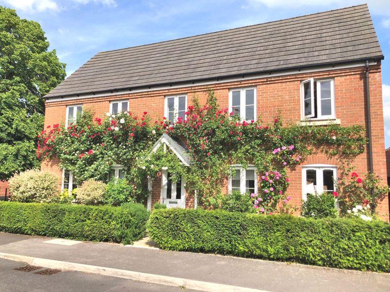 Chilton Field Way, Chilton 5 bed detached house £739,000